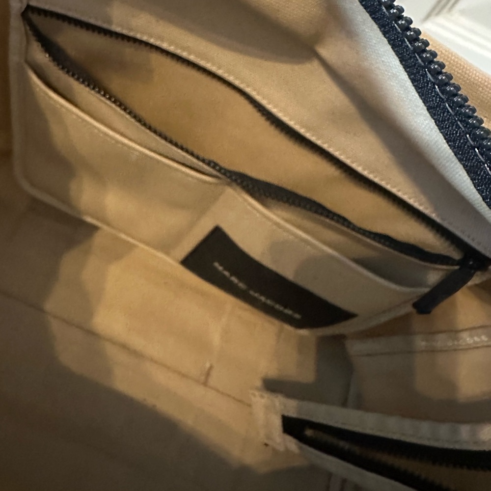 Marc Jacob’s the large tote bag in canvas - Picture 7 of 9